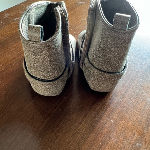 Carters size 3-6 months brown boots - Picture 4 of 5